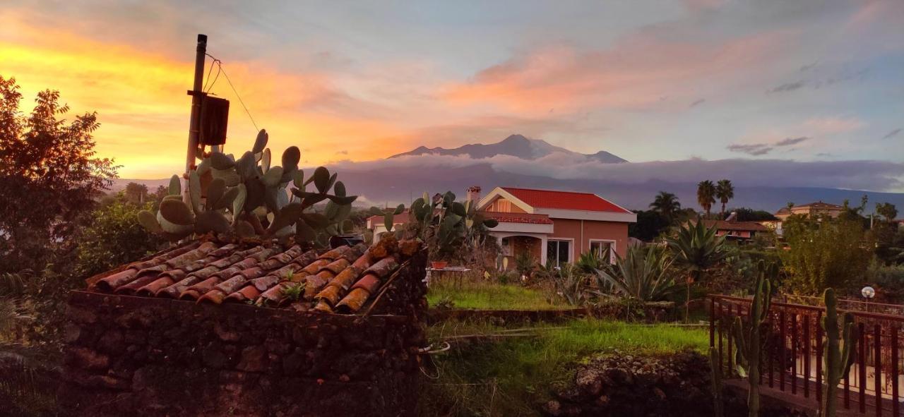アチレアーレ Casa Del Sole Con Vista Sull'Etna A 200 Mt Dal Mareヴィラ エクステリア 写真