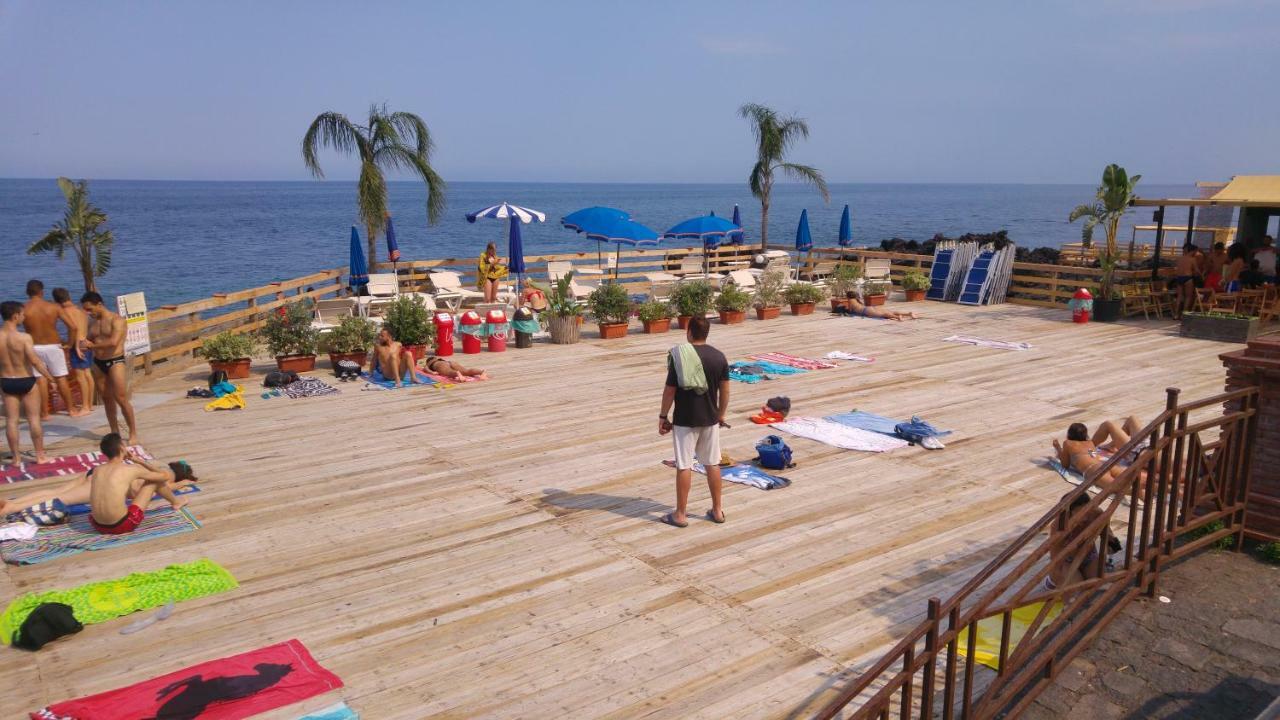 アチレアーレ Casa Del Sole Con Vista Sull'Etna A 200 Mt Dal Mareヴィラ エクステリア 写真